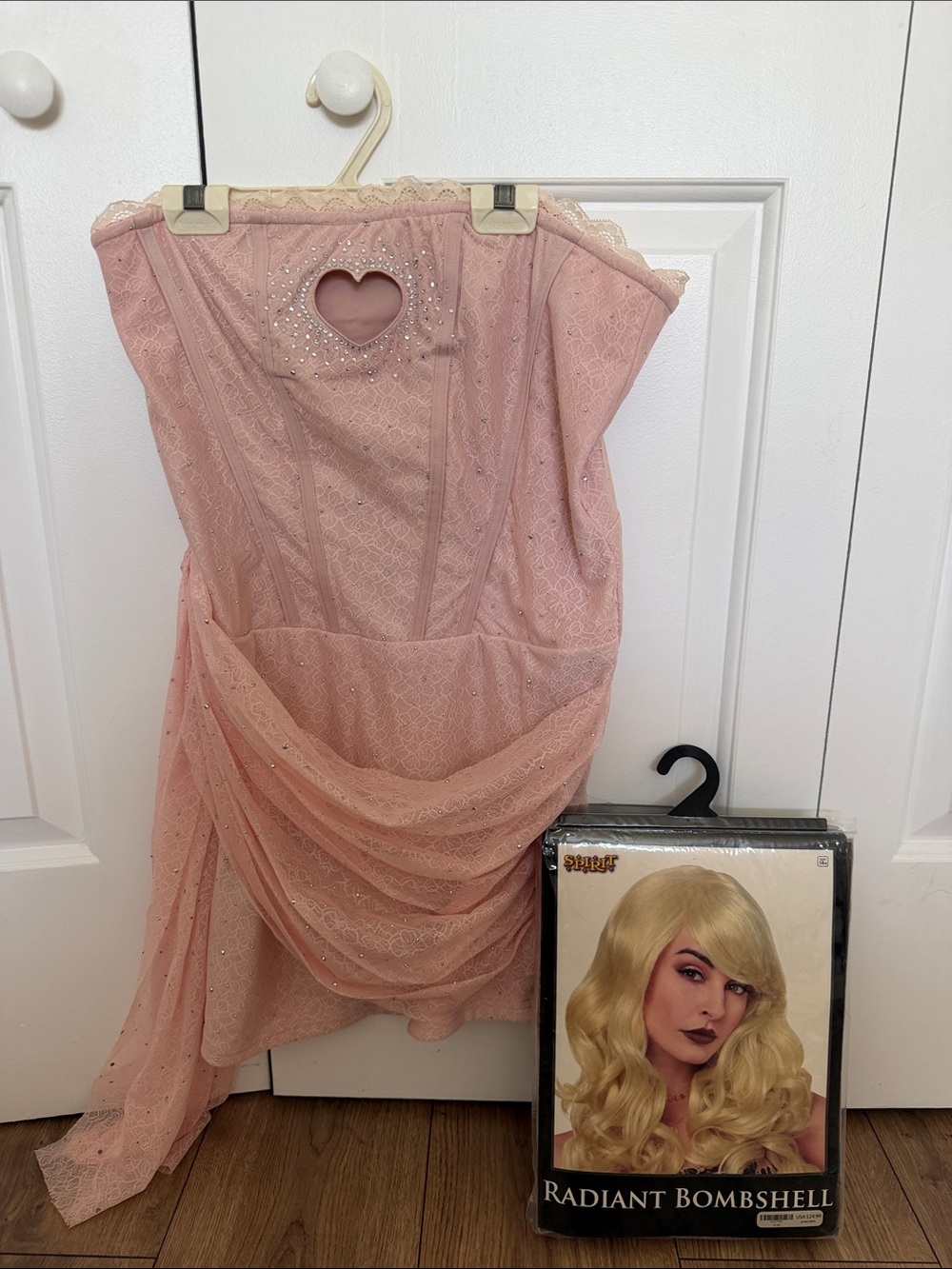 Sabrina Carpenter Halloween Costume - Pink Lace Heart-Cutout Strapless Dress/Wig